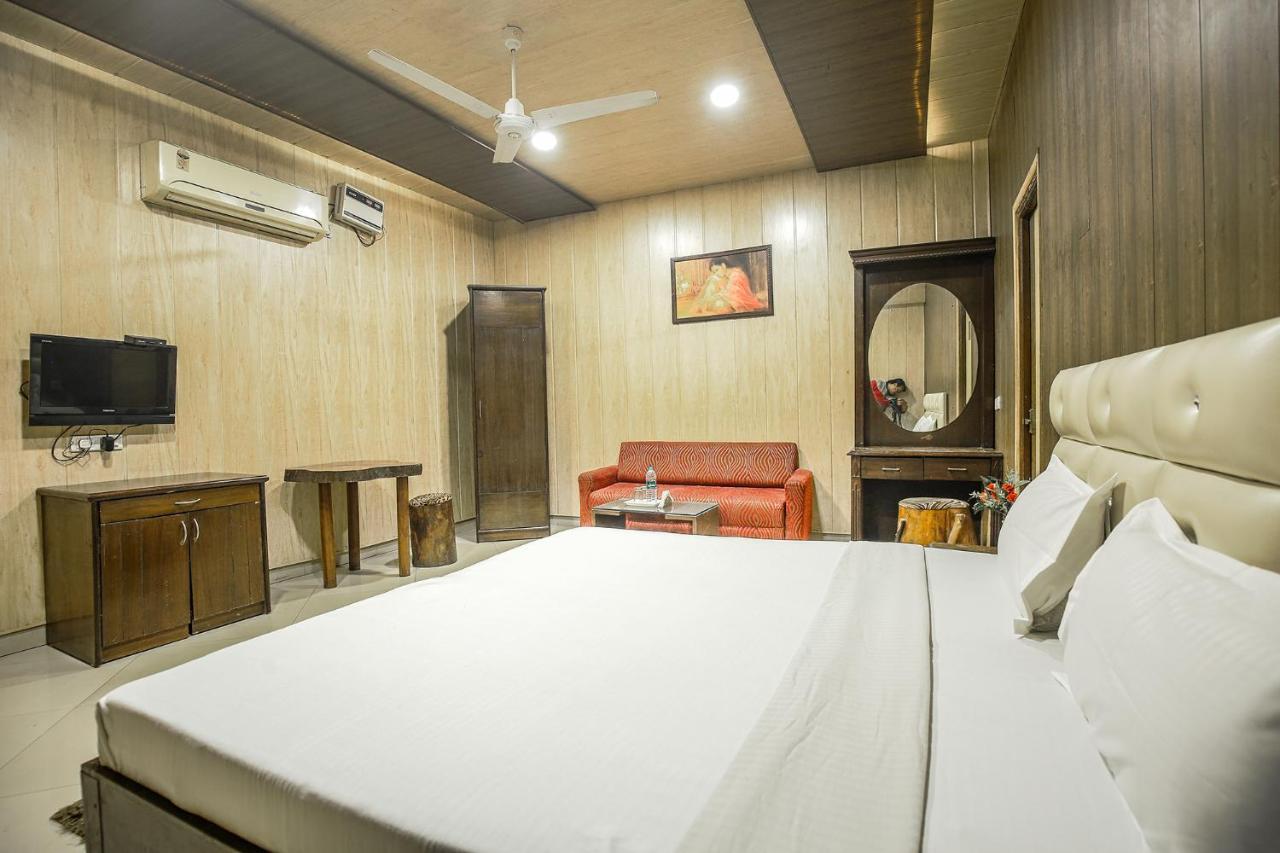 Hotel Hk Continental Amritsar Eksteriør billede