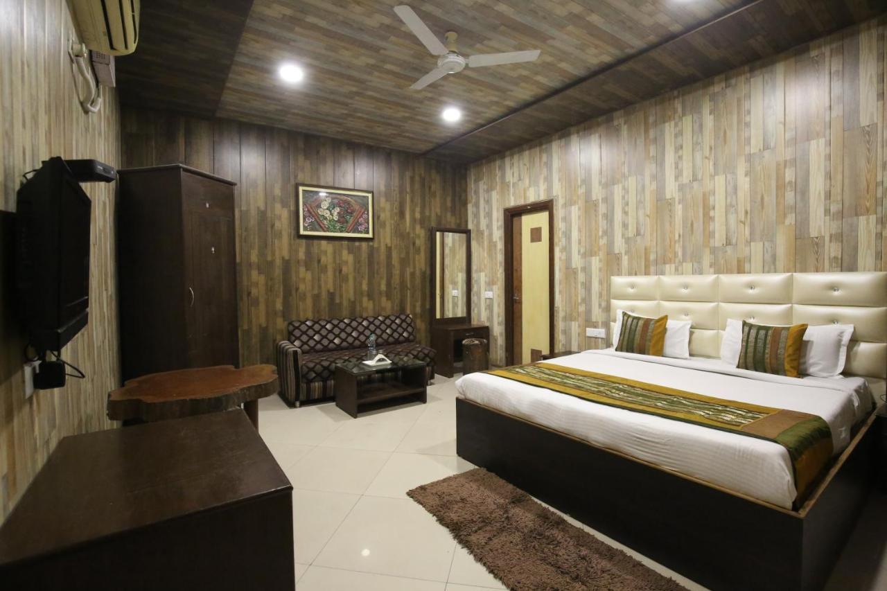 Hotel Hk Continental Amritsar Eksteriør billede