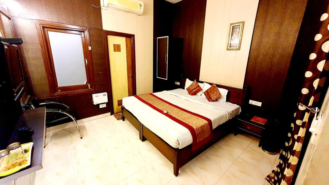 Hotel Hk Continental Amritsar Eksteriør billede
