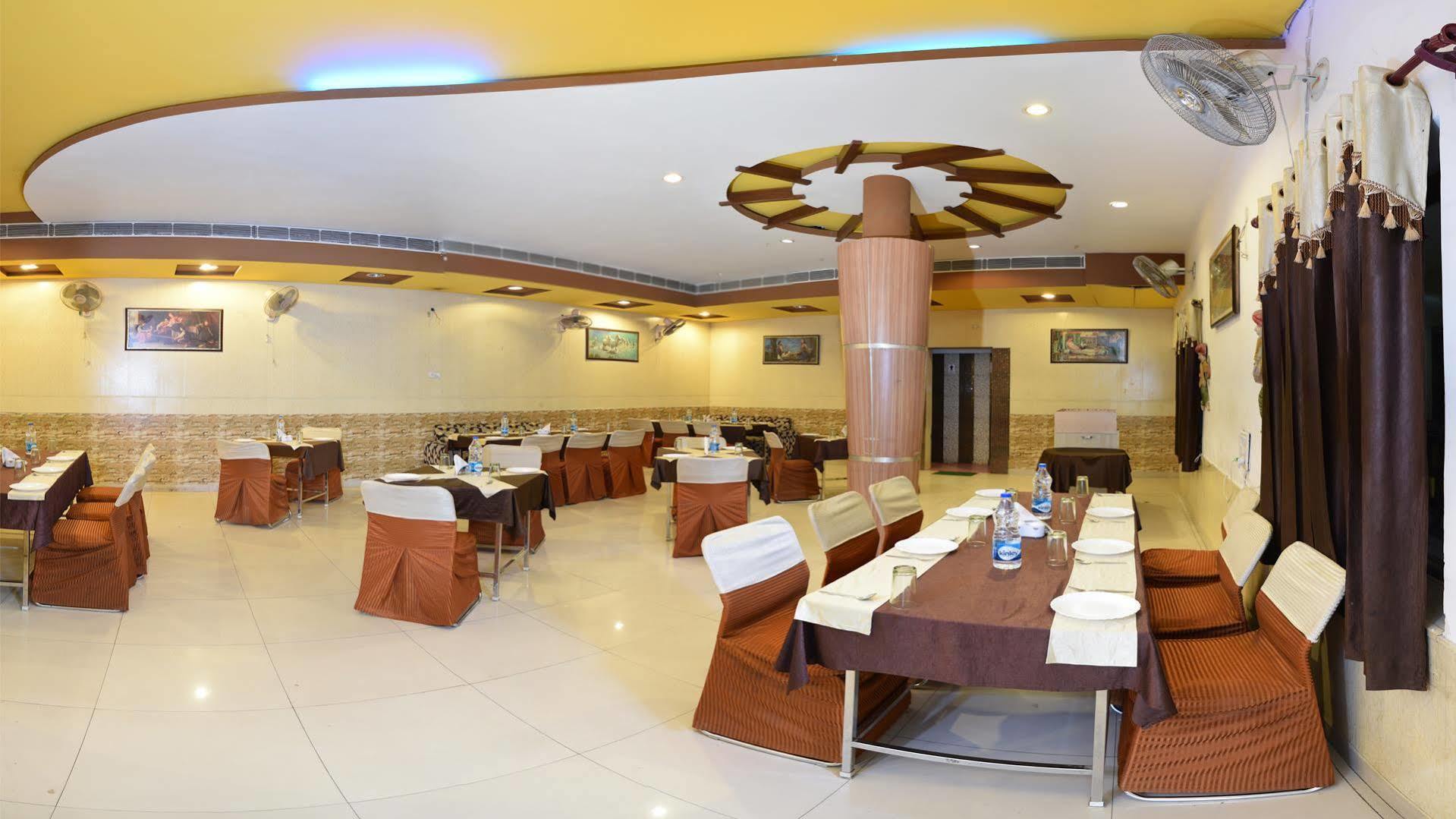 Hotel Hk Continental Amritsar Eksteriør billede